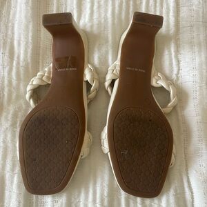 Kelly & Katie Carile Sandal in White size 7.5